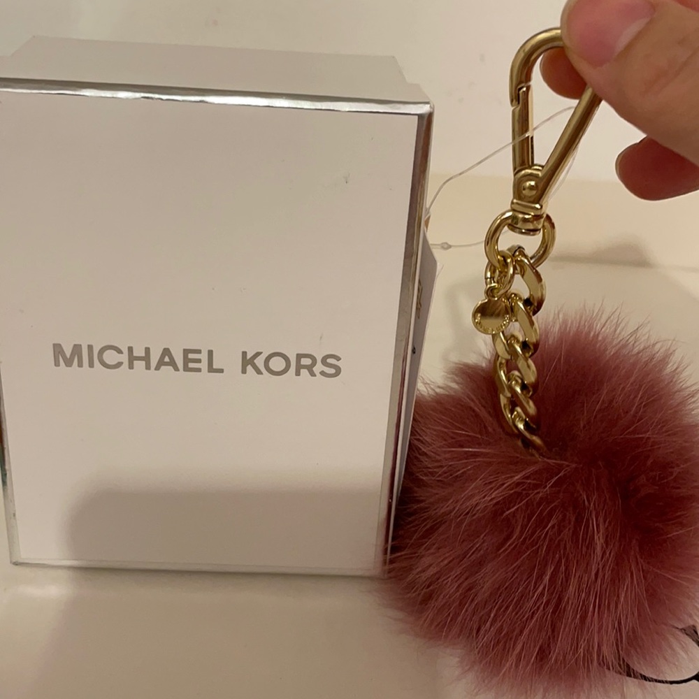 Michael kors fur Pom key charm